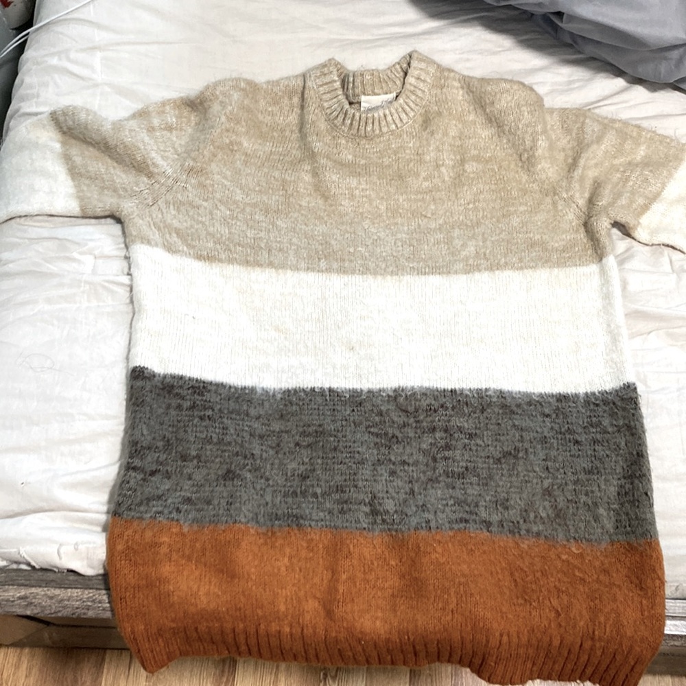 universal thread sweater (small)